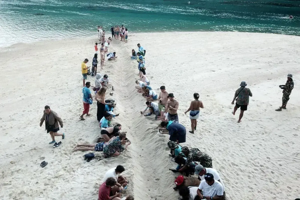 HKT Surin island - Image 1