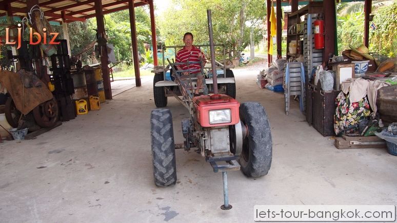 BKK_Nakhon_Pathom_Farm_Lady_man_Tractor-1