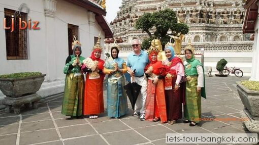 Wat Arun Women's group