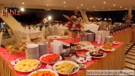 Service of Chaophraya cruise table setting