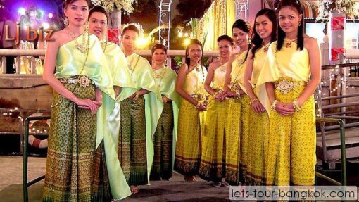 Service of Chaophraya cruise thai dance