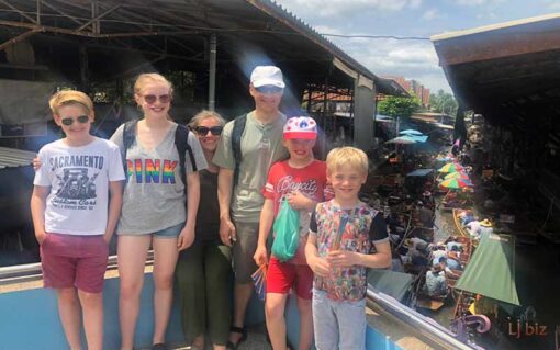 floating market damnoen saduak