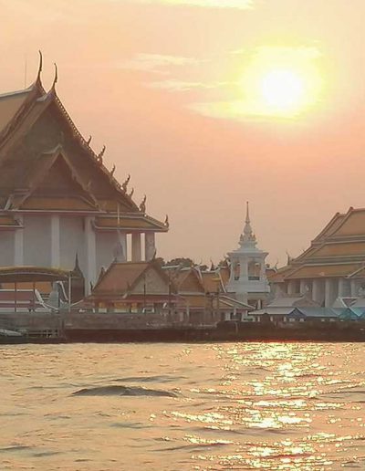 Wat kallayanamit on the river